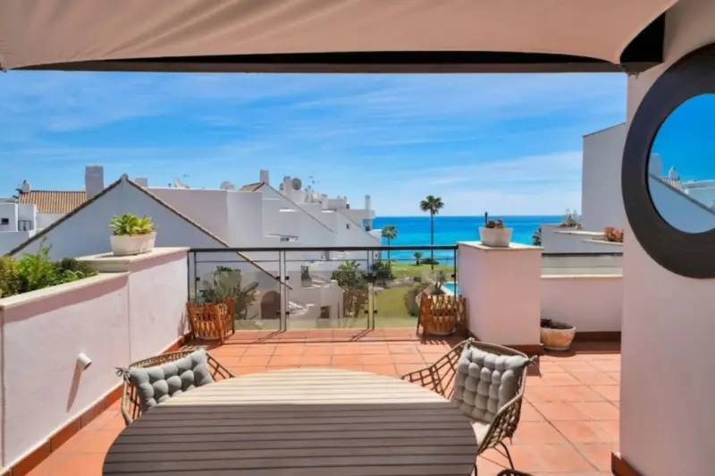 Luxury beachfront penthouse with jacuzzi and solar... — Costa del Sol · Casares