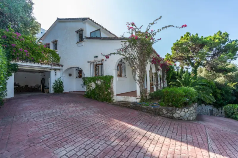 A charming opportunity to own an original-style vi... — Costa del Sol · Elviria