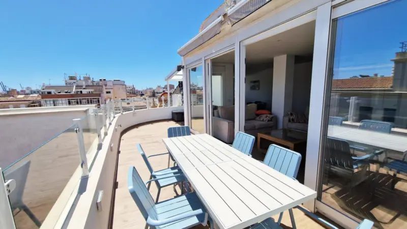 EXCLUSIVE LISTING! Set on the top floor of a li... — Costa del Sol · Málaga