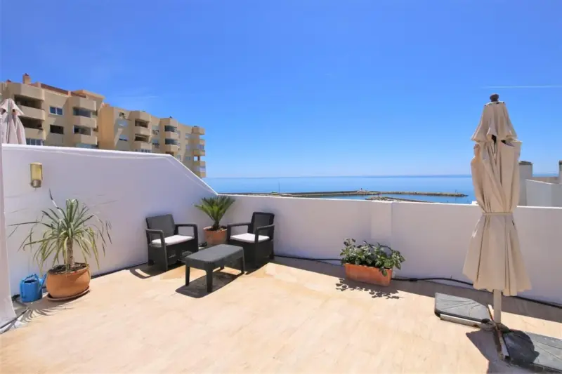 This modern 7th floor penthouse apartment is locat... — Costa del Sol · Estepona