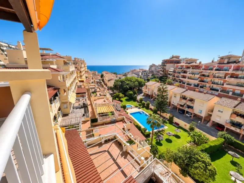 DUPLEX PENTHOUSE WITH LARGE ROOFTOP SOLARIUM, JACU... — Costa del Sol · Benalmádena