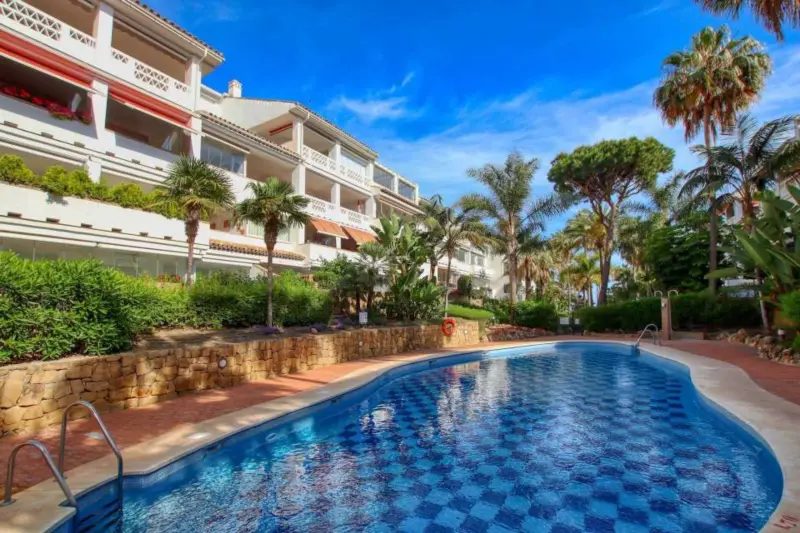 Beautiful beachfront apartment - Las Cañas Beach U... — Costa del Sol · Marbella