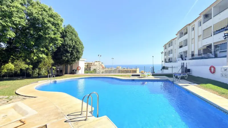 Top-Floor Apartment with a Private Rooftop Near Ca... — Costa del Sol · Benalmádena