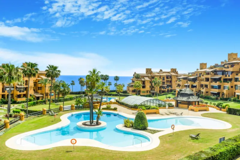 Luxury three bedroom, south facing beachfront apar... — Costa del Sol · Estepona