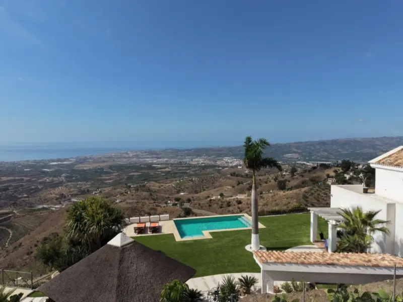 Spectacular villa for sale in Arenas, a property w... — Costa del Sol East · Arenas