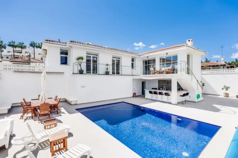 Exclusive Luxury Villa in Estepona Golf – Live, En... — Costa del Sol · Estepona