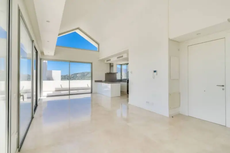 Luxury 4-Bedroom Penthouse for Sale in Marbella Cl... — Costa del Sol · Benahavís