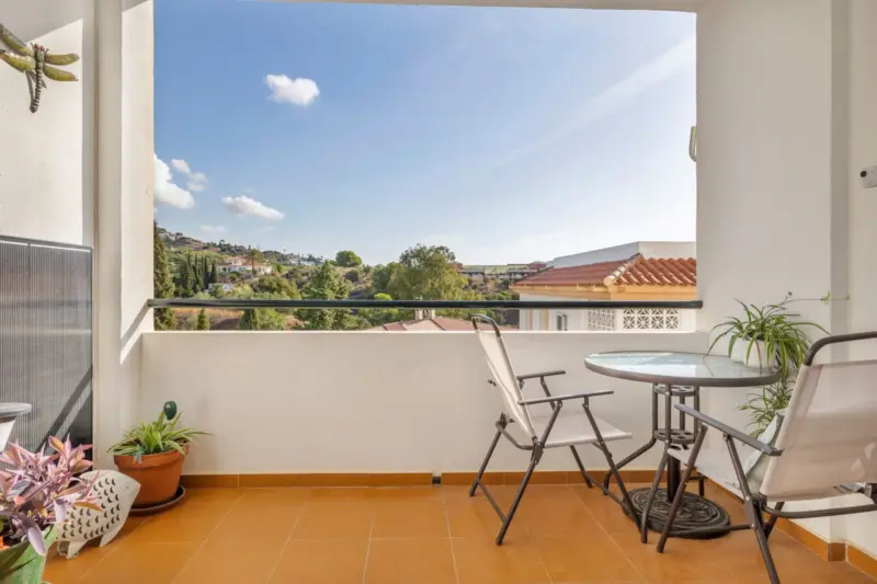 3-Bedroom 2nd-Floor Apartment in Jardines de Carva... — Costa del Sol · Benalmádena