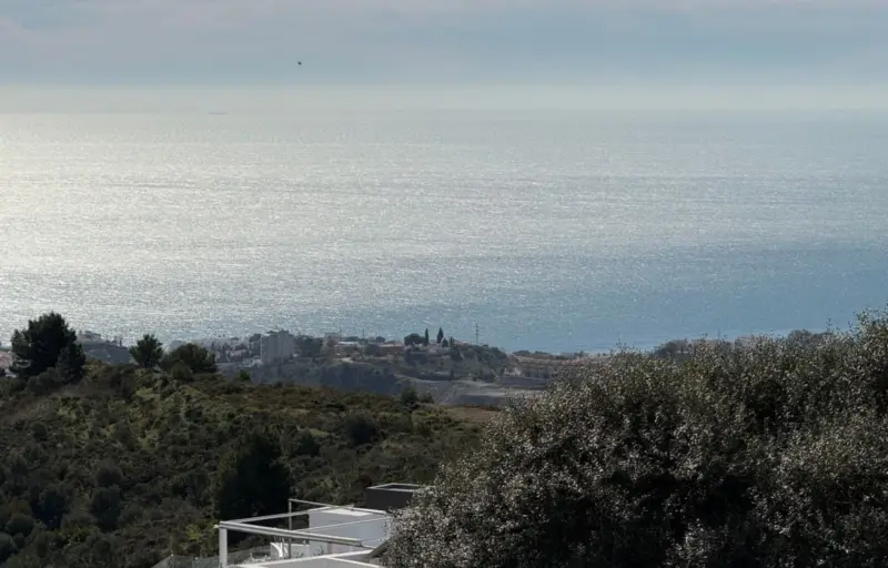 This contemporary villa offers stunning open sea v... — Costa del Sol · Mijas