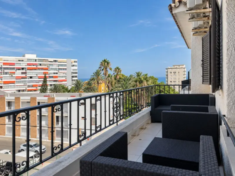 This south-east-facing middle-floor apartment offe... — Costa del Sol · Benalmádena