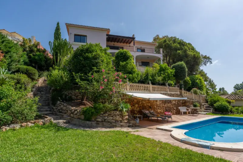 8 bedrooms | 9 bathrooms | Private plot of 1,358 m... — Costa del Sol · Benahavís