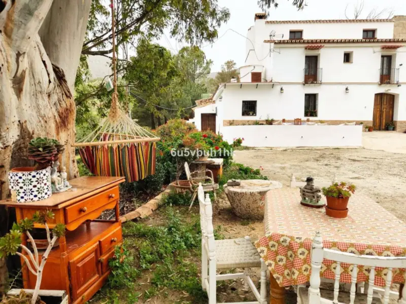 We are pleased to present this distinguished count... — Costa del Sol · Málaga