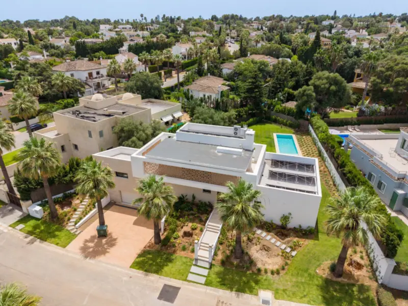 This fantastic villa in Sotogrande with an avant-g... — Costa del Sol · Sotogrande Costa