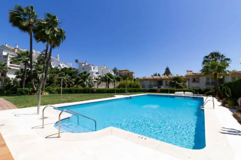 South-facing apartment situated in the popular and... — Costa del Sol · Calahonda
