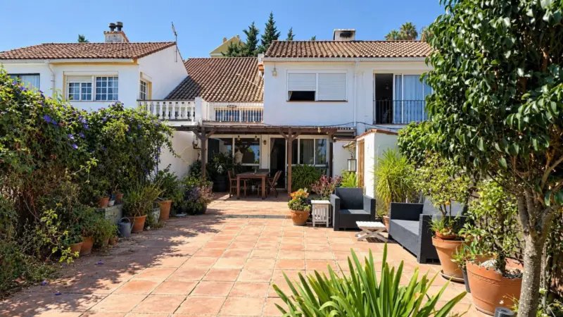 A charming townhouse with a private mature garden... — Costa del Sol · Manilva