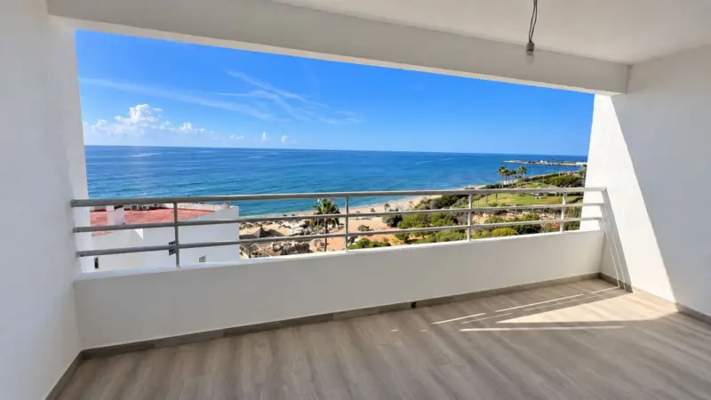 Renovated Studio on the Beachfront – Calahonda, Mi... — Costa del Sol · Calahonda