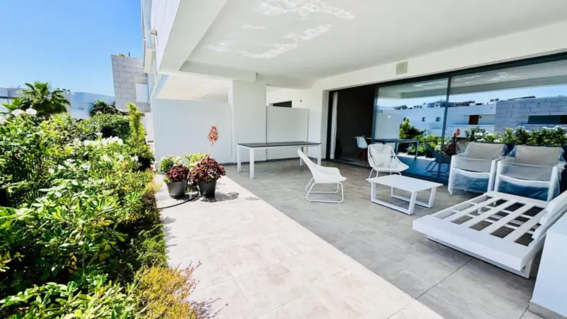 Gorgeous 3-bedroom raised ground-floor corner flat... — Costa del Sol · Casares