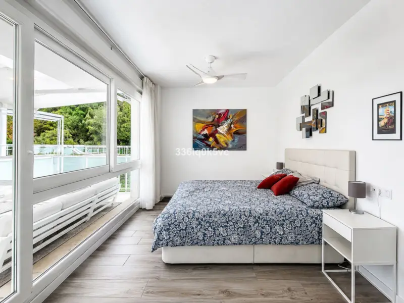Exceptional Riverside Penthouse with Designer Sola... — Costa del Sol · Benahavís