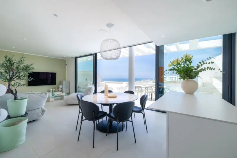 Stunning 2-Bedroom Penthouse with Sea Views – Higu... — Costa del Sol · Fuengirola