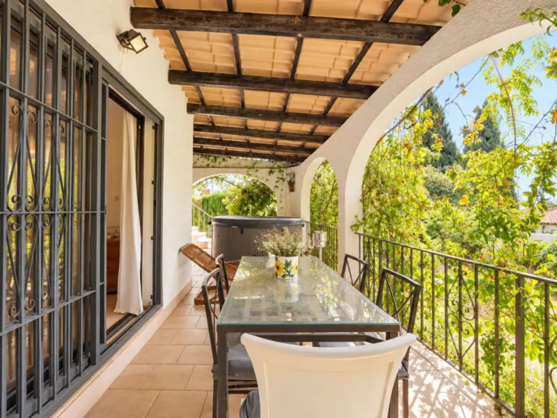 Villa with a 680 sqm. plot, sea views, a Jacuzzi,... — Costa del Sol · Marbella