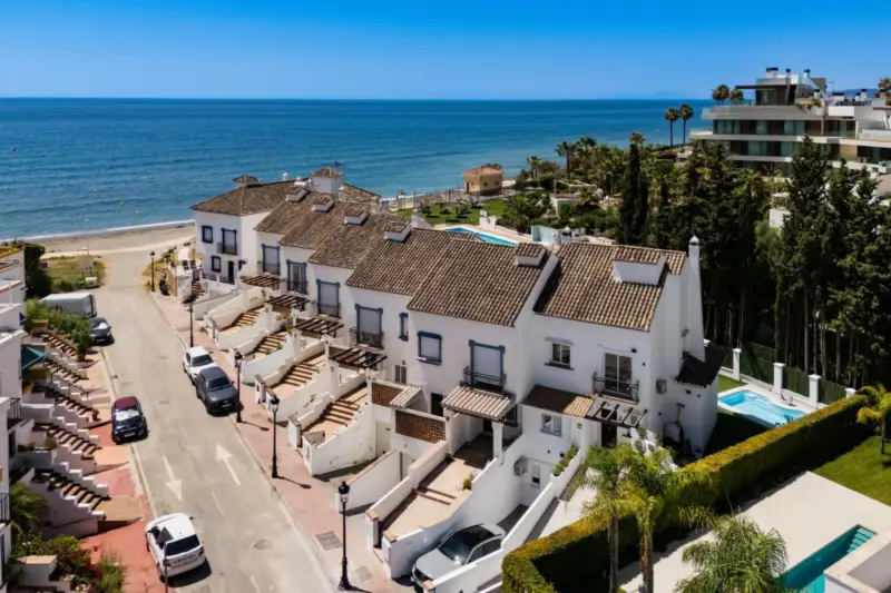 A huge newly renovated South West facing corner to... — Costa del Sol · Estepona