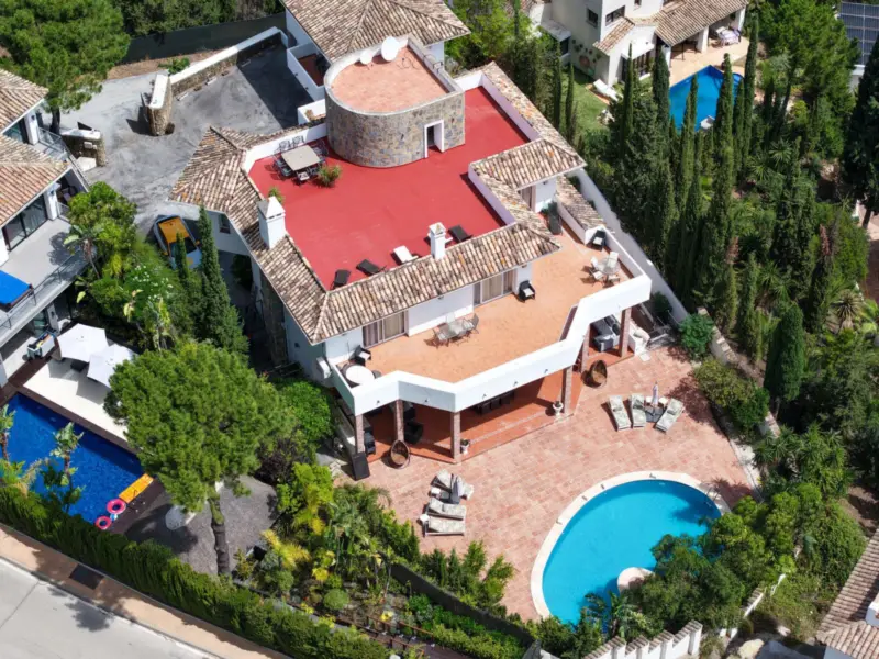 Discover an exceptional villa where luxury, comfor... — Costa del Sol · Benahavís
