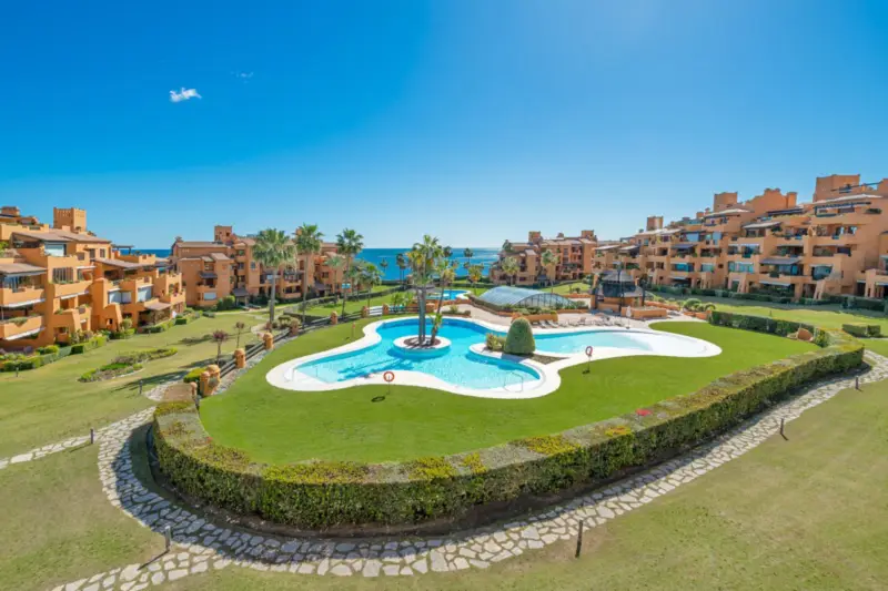 Spectacular fully renovated beachfront apartment l... — Costa del Sol · Estepona