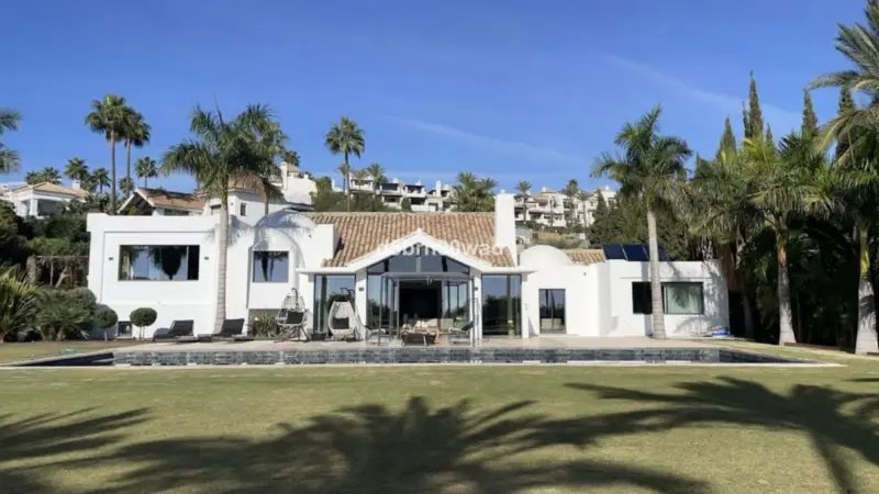 Elegant 5-Bedroom Refurbished Villa with Panoramic... — Costa del Sol · Benahavís