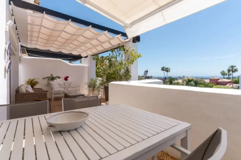 Penthouse with panoramic sea views in La Quinta Vi... — Costa del Sol · Nueva Andalucía