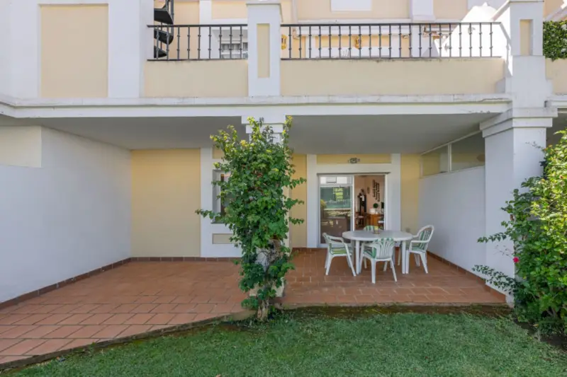 Discover this charming ground-floor apartment in t... — Costa del Sol · Nueva Andalucía