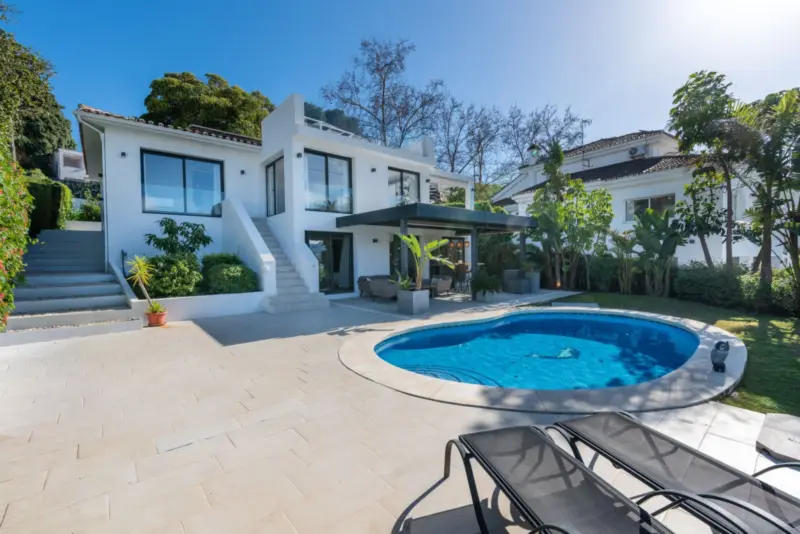 Stunning renovated 4-Bed, 4-Bath Villa in the Hear... — Costa del Sol · Nueva Andalucía