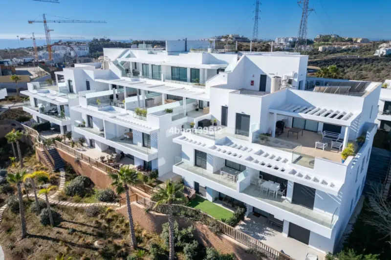 This sophisticated 3-bedroom apartment offers the... — Costa del Sol · La Cala de Mijas