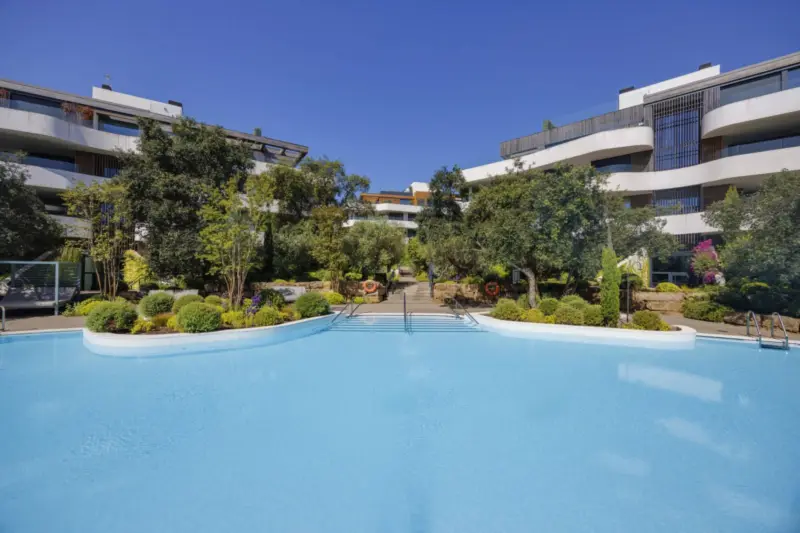 Stunning 3 bedroom, 3.5 bathroom middle floor apar... — Costa del Sol · Sotogrande