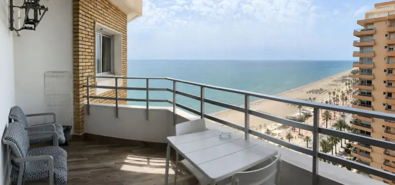 Renovated beachfront apartment for sale in Los Bol... — Costa del Sol · Fuengirola