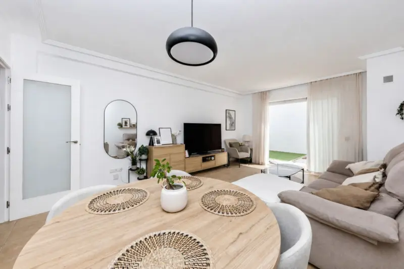 Attractive corner townhouse in Residencial El Hipó... — Costa del Sol · Mijas