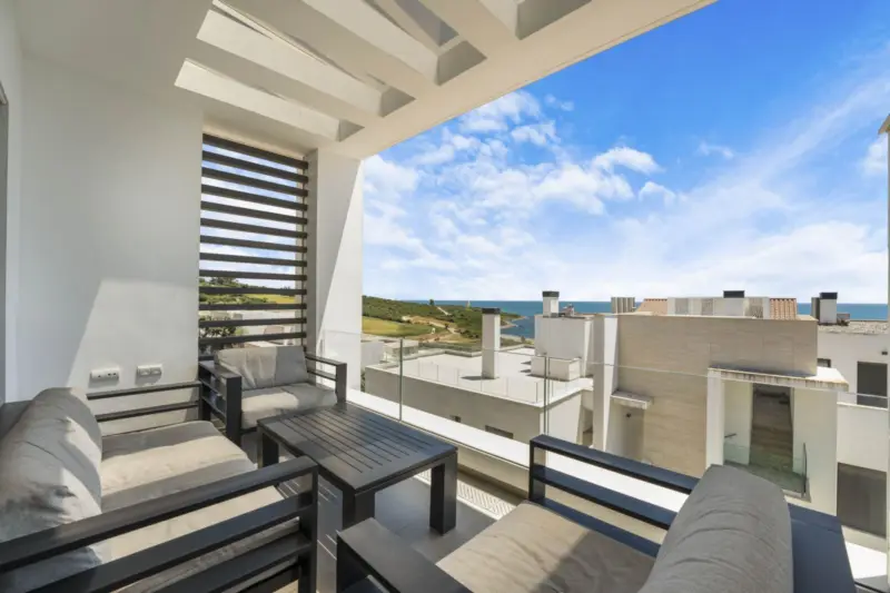 **3-Bedroom Duplex with Sea Views and Spacious Ter... — Costa del Sol · San Roque