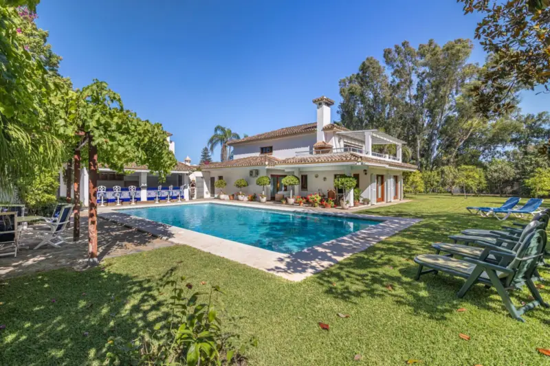 Investment Opportunity — Substantial Villa with Pr... — Costa del Sol · Cancelada