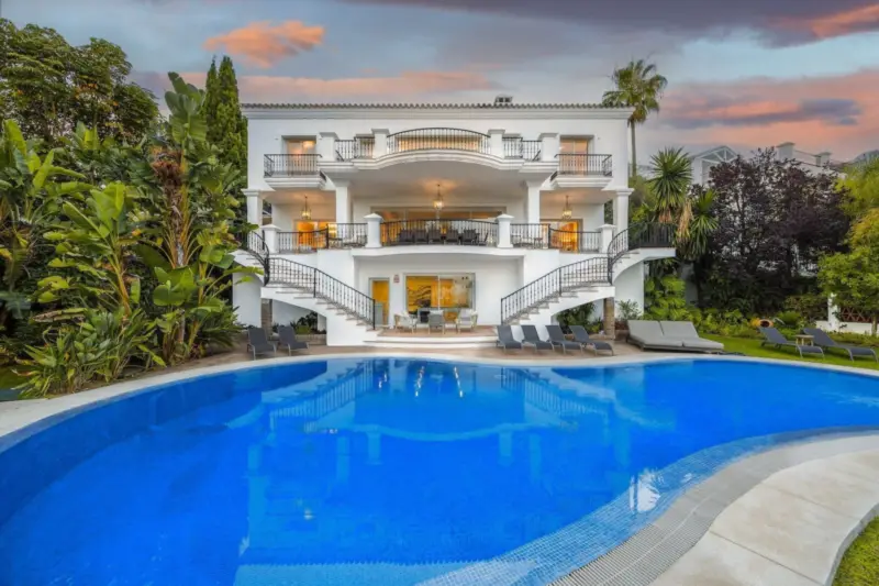 Elegant luxury villa with golf and mountain views... — Costa del Sol · Benahavís