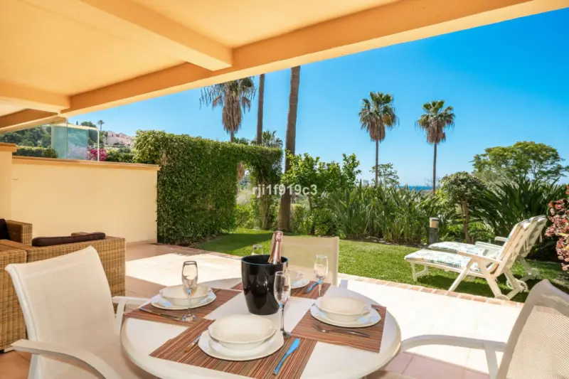 Elegant Garden Apartment in Elviria Hills, Marbell... — Costa del Sol · Elviria