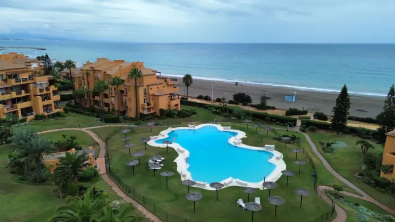 Ground‑floor 2‑bed, 2‑bath apartment in Los Granad... — Costa del Sol · La Duquesa