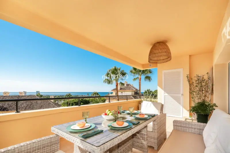 Magnificent mid-floor apartment with 3 bedrooms an... — Costa del Sol · Elviria