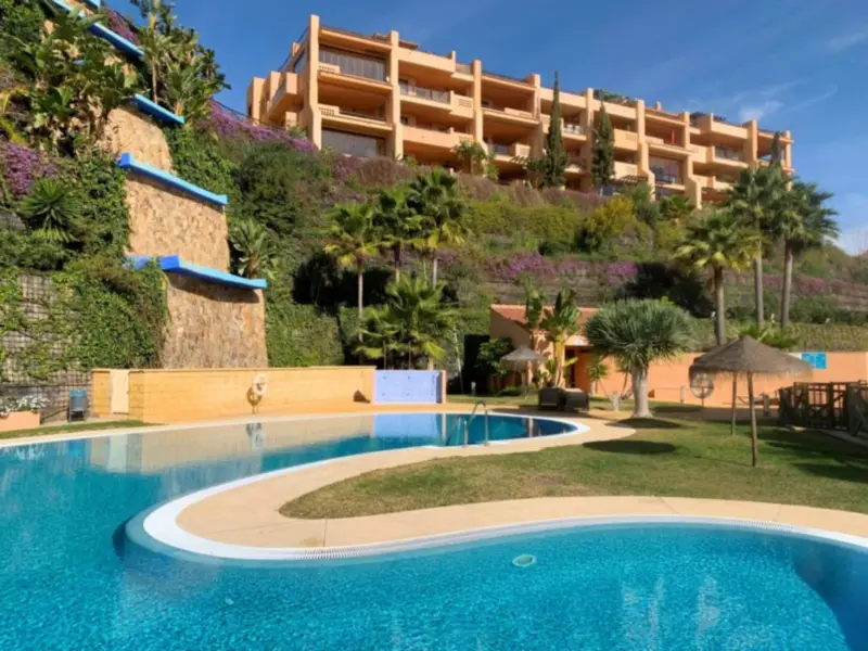 Beautifully kept second floor corner apartment loc... — Costa del Sol · Calanova Golf