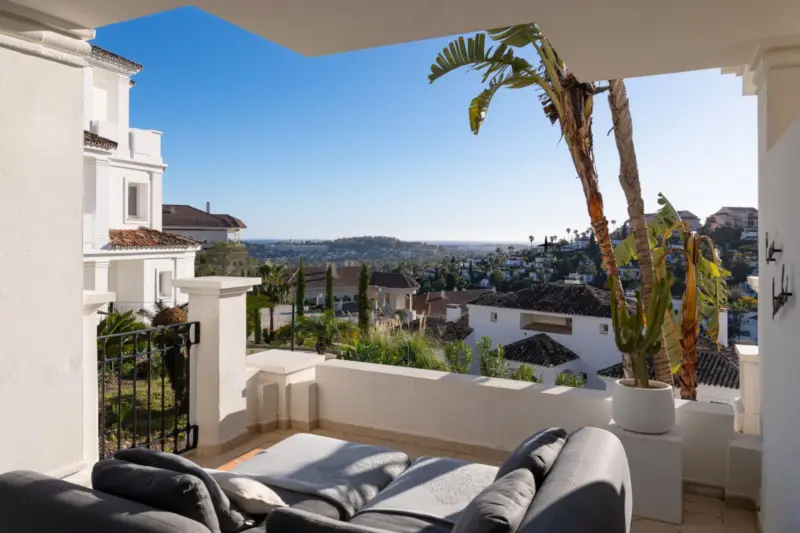 Luxury apartment overlooking the sea in Nueva Anda... — Costa del Sol · Nueva Andalucía
