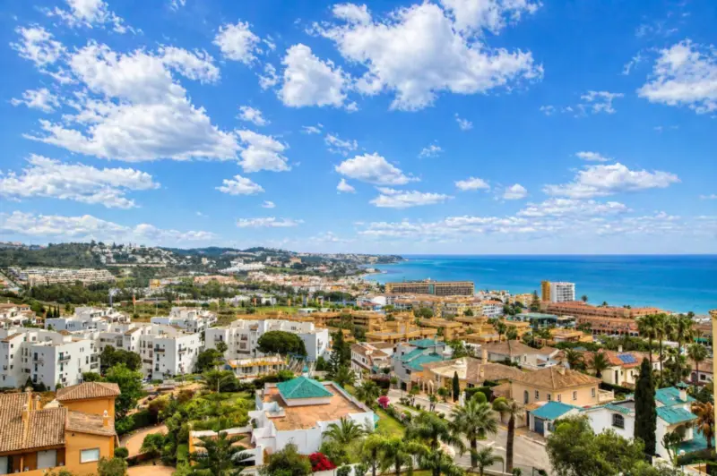 This 2 bedroom, 2 bathroom top floor apartment has... — Costa del Sol · La Cala de Mijas