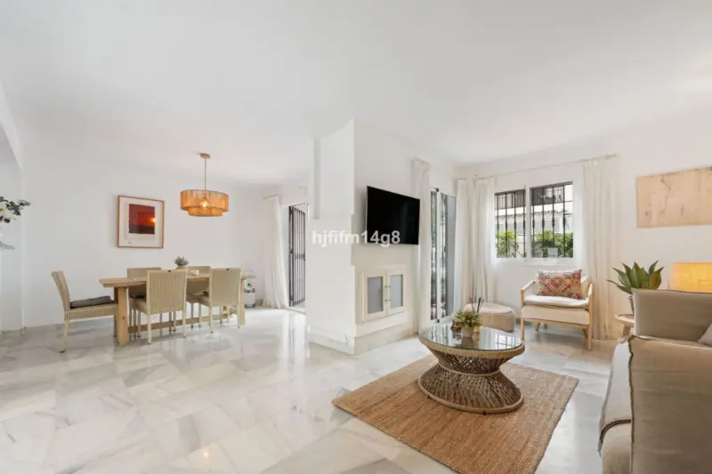 This charming 4-bedroom townhouse for sale in Los... — Costa del Sol · Nueva Andalucía