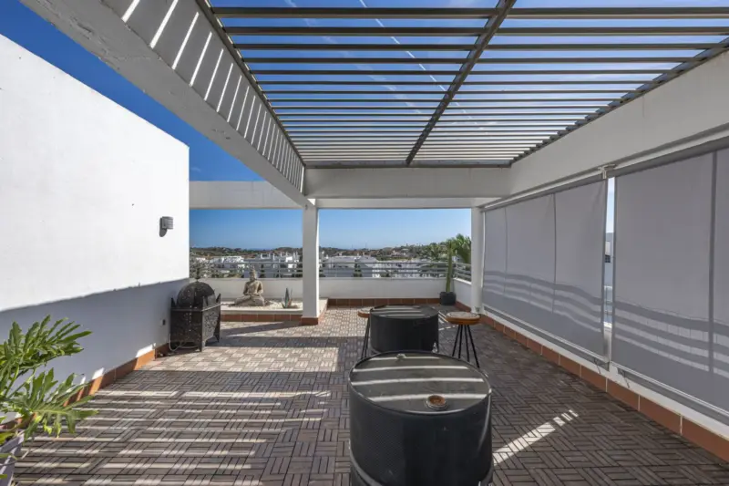 IT HAS A TOURISM LICENCE This exceptional triplex... — Costa del Sol · La Cala de Mijas