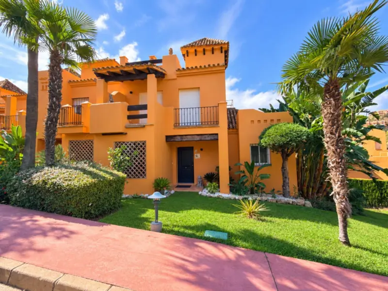 ### Stunning Fully Renovated 4-Bedroom Corner Town... — Costa del Sol · Benahavís