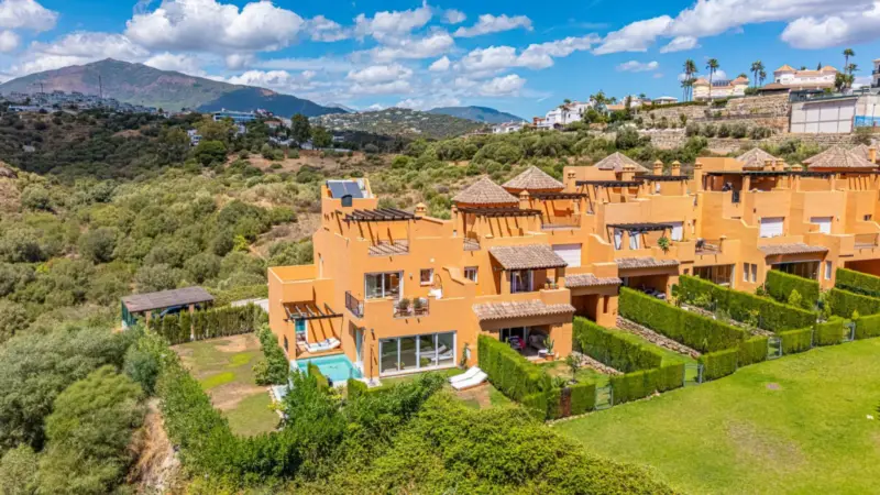 Exclusive 4-Bedroom Townhouse in Paraíso Bellevue... — Costa del Sol · Benahavís