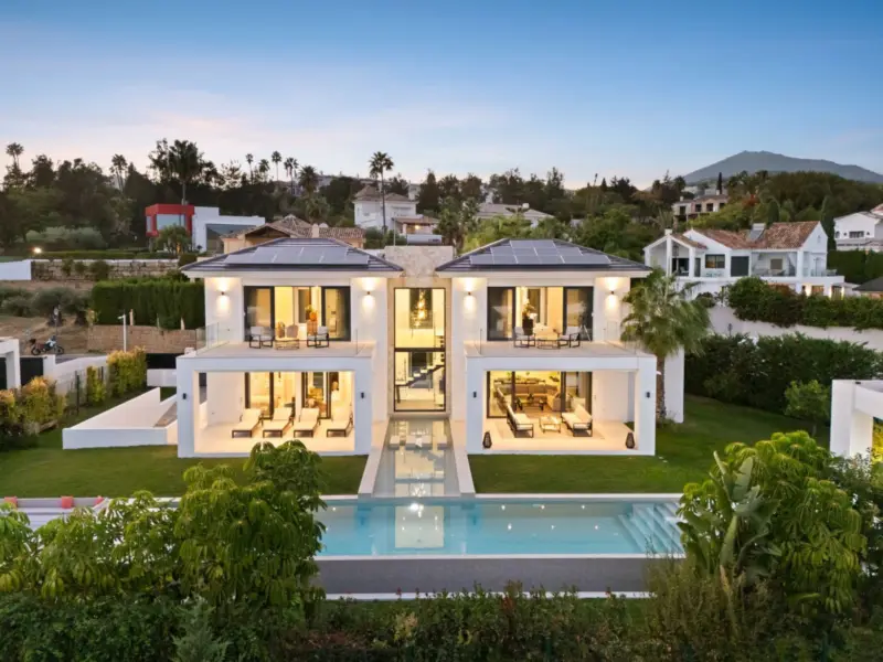 This contemporary residence in La Quinta is design... — Costa del Sol · Benahavís