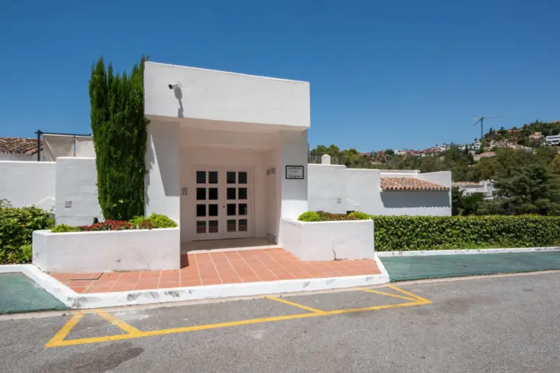 Exceptional 3-Bedroom Top Floor Apartment with Spe... — Costa del Sol · Benahavís